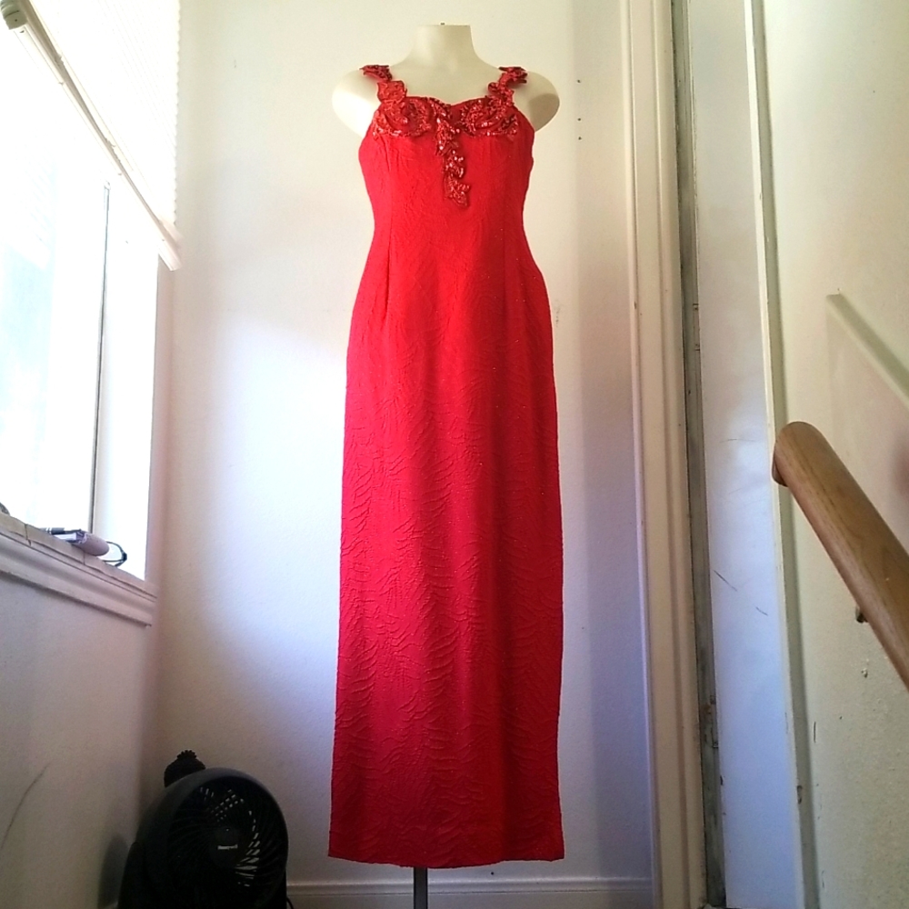 VIKKI Vintage. RED VALENTINES GOWN 36X36
